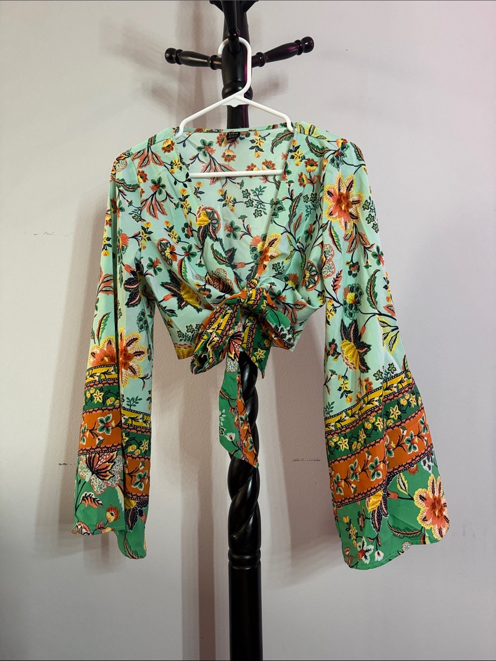 SHEIN Mint Green Floral Tie-Front Crop Top 2.R2
